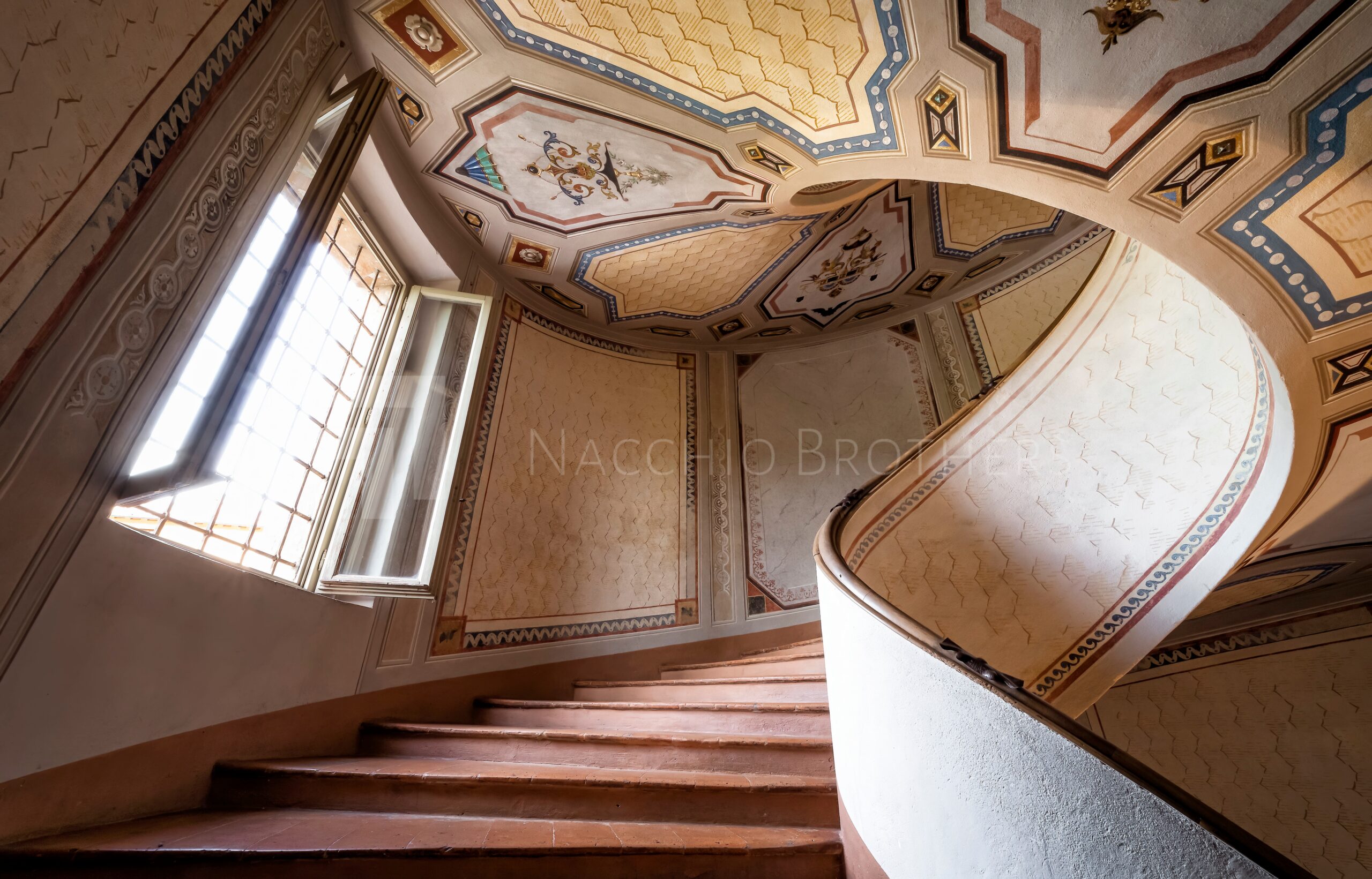 Scala a chiocciola, Vignola